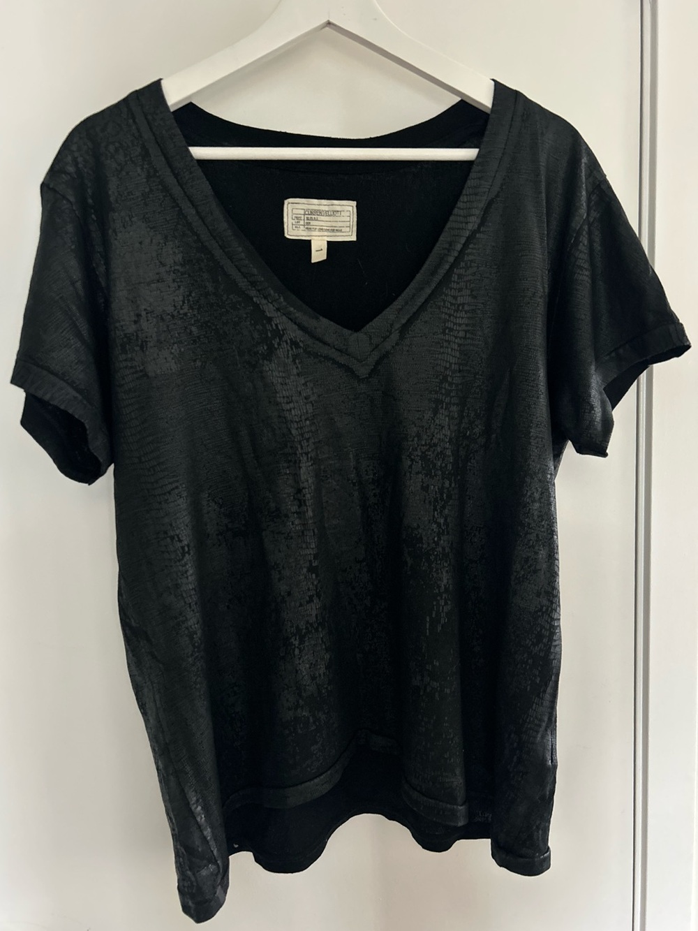 Current/Elliott | Black Snakeskin Pattern V-Neck Short Sleeve Tee